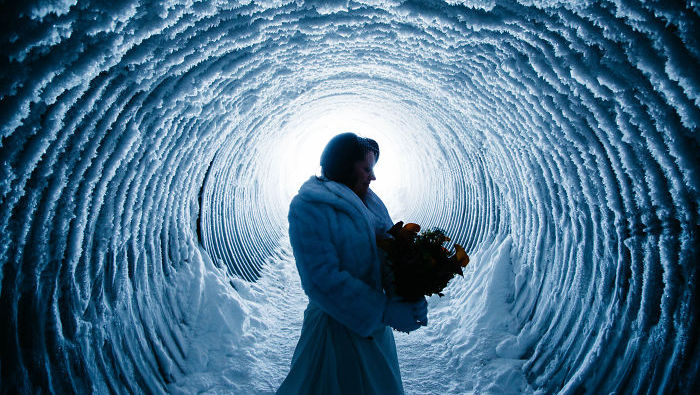 Заветное "да" внутри ледника: потрясающая свадебная церемония в Исландии