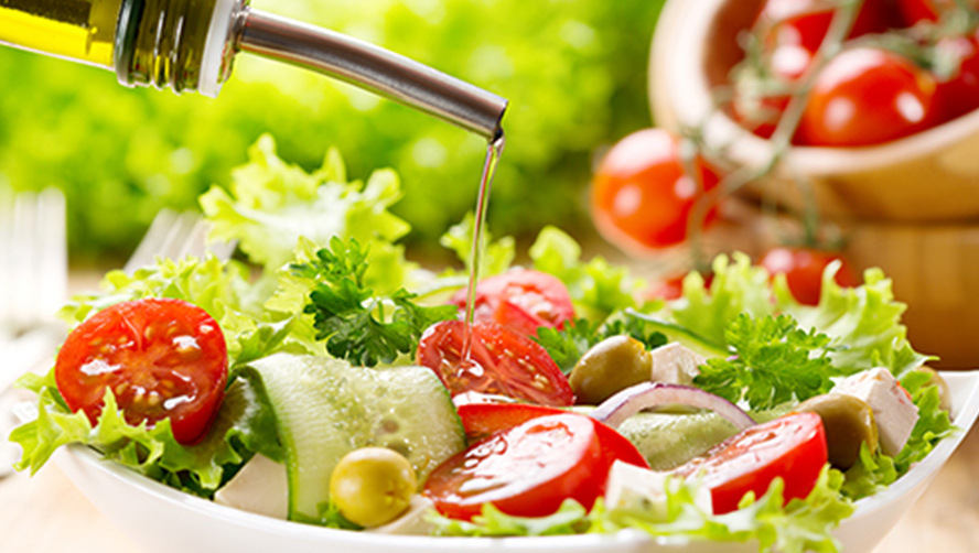 12 смачних заправок для овочевих салатів