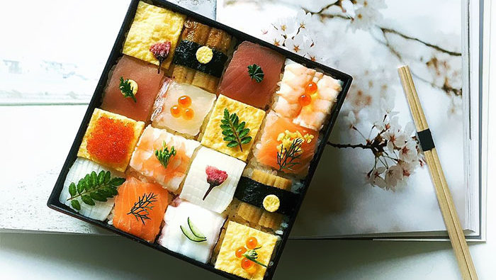 Новый тренд в Японии: мозаика из суши