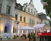 У відреставрованому будинку митромолита відкрилася виставка скульптур з Лувру