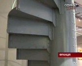 Фрагменти сходів Ейфелевої вежі розпродають на аукціоні