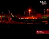 Чоловік, що захопив літак в аеропорту Ямайки, здався поліції