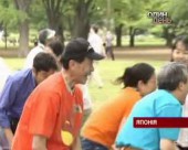 Японці вдарили сміхом по кризі