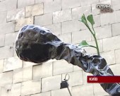 Володимир Бiлокiнь презентував монумент сiрнику в центрі Києва